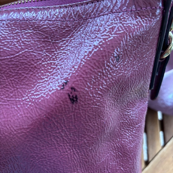 Purple patent leather coach shoulder bag with adjustable strap - Picture 11 of 13